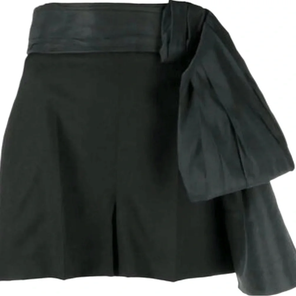 New!  McQueen Black Tailored Bow Shorts - Size IT 40/US 4 - Picture 2 of 5